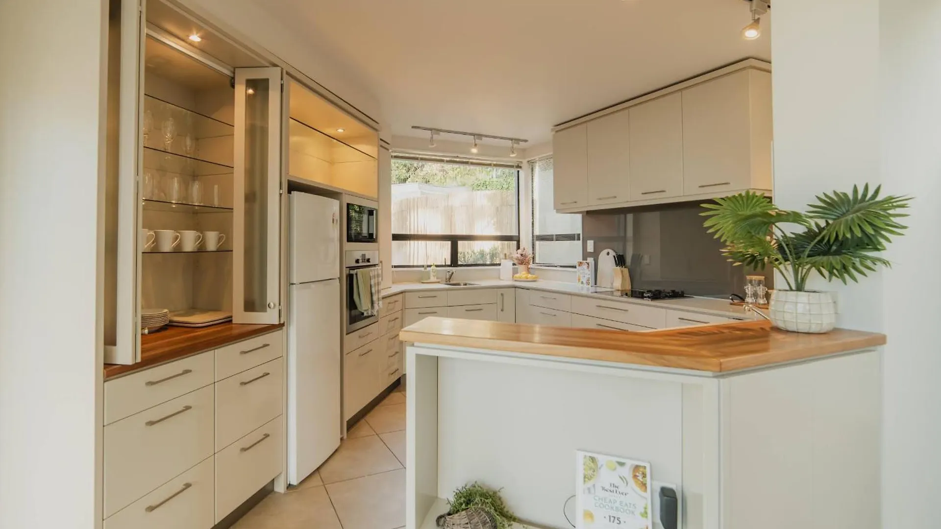Adventure & Relaxation Cozy 3Br Stay With Games & Scenic Views Christchurch Appartement