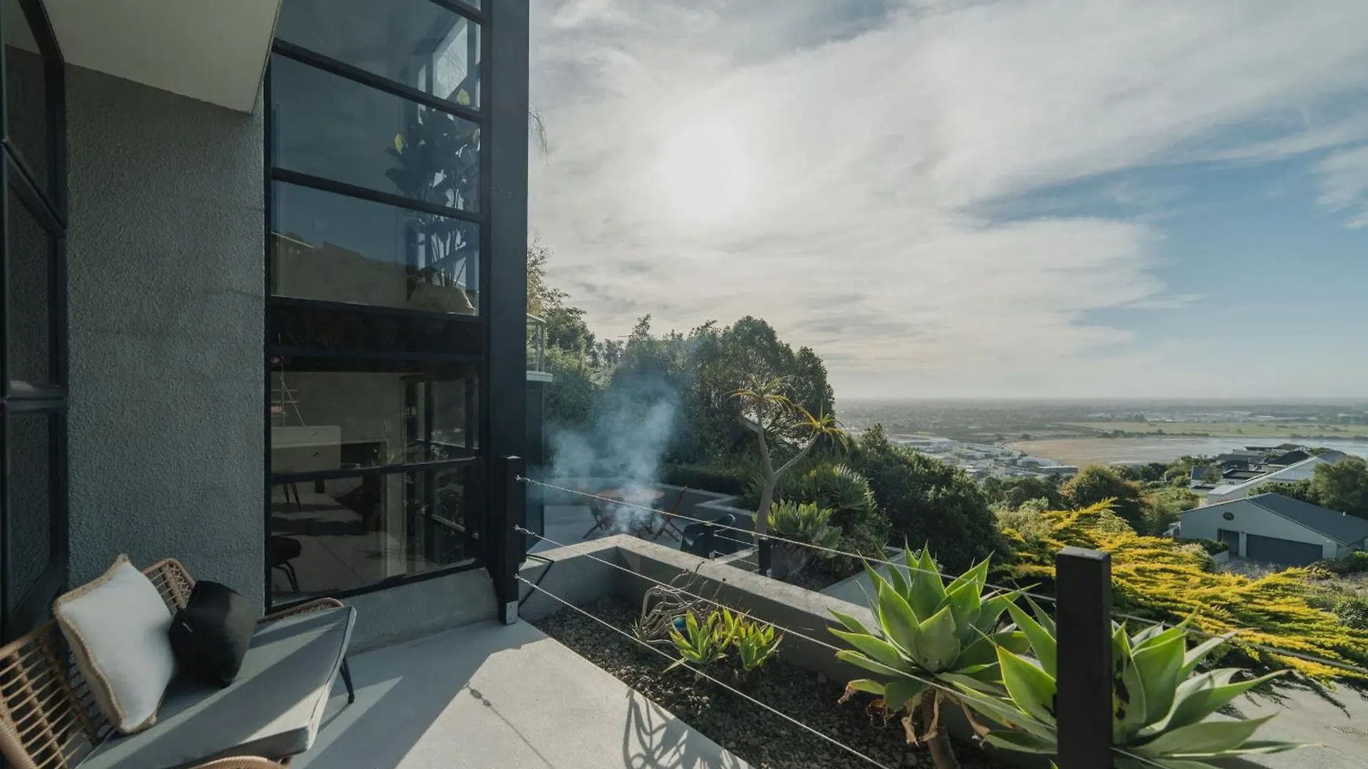 Adventure & Relaxation Cozy 3Br Stay With Games & Scenic Views Christchurch Nieuw-Zeeland